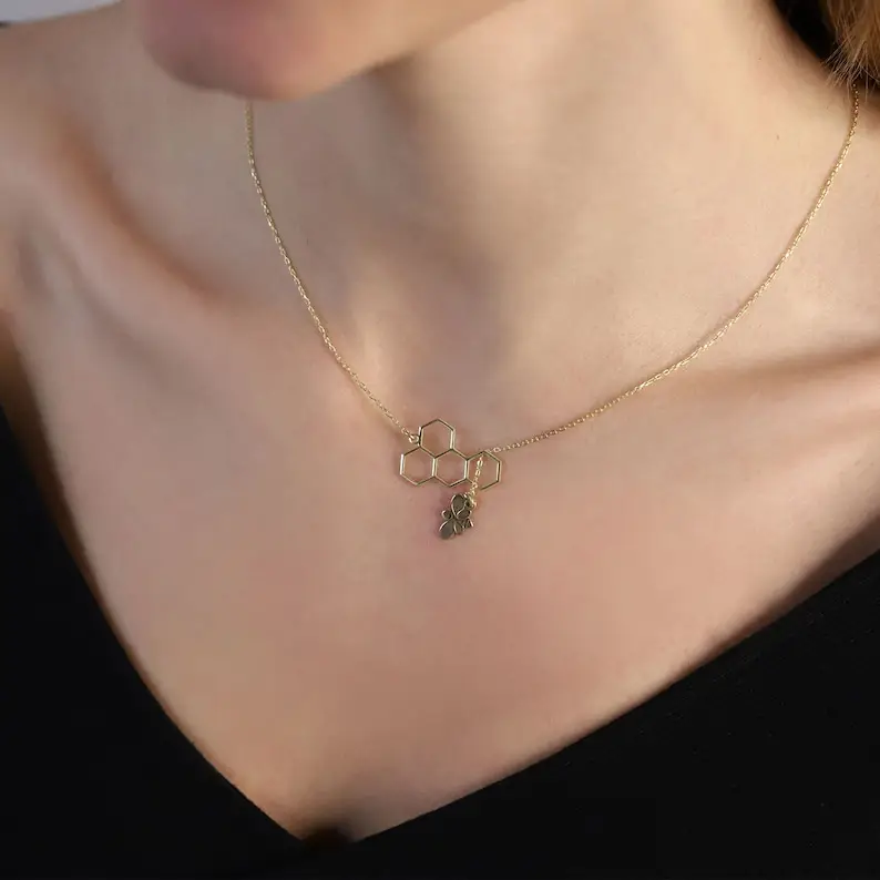 Großhandel Honeycomb Bumblebee Dainty Halskette Minimalist Gold Honeycomb Halskette Geschenk für Frauen