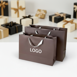 Bolsas de Papel Personalizadas Sofisticadas, Bolsas de Regalo Resistentes al Agua de Primera Calidad para Boutiques de Ropa - Product Image 1