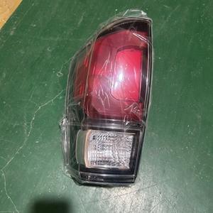Luces Traseras para Toyota Tacoma 2016-2022, Halógenas, Tipo Semi Ensamblado MD5542 - Product Image 4