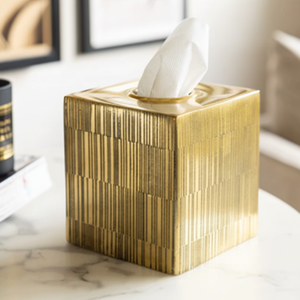 Boîte à mouchoirs en or carré contemporaine avec une texture brossée et un motif de ligne verticale dynamique, disponible à des prix de gros. - Product Image 1