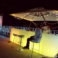 Comptoir de bar portable lumineux à LED moderne pour bar à domicile, salle de sport, café, restaurant, boîte de nuit, événementiel, location de mobilier