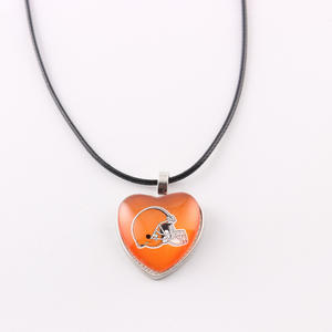 Хорошие продажи, спортивные аксессуары для футбольной команды, окрашенное маслом, ожерелье в форме сердца, логотип 32 команды - Product Image 3