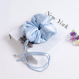 ที่คาดผมไหมแท้ประดับริบบิ้น ที่รัดผมไหมสั่งทำสีพื้น เกรด 6A ไหมหม่อนแท้ พร้อมป้ายปักลาย - Product Image 2