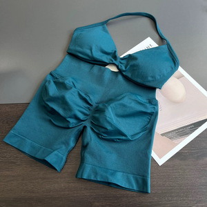 Sujetador deportivo sin costuras con cuello halter, espalda descubierta, fruncido frontal y tiras para yoga, gimnasio y entrenamiento para mujer - Product Image 4