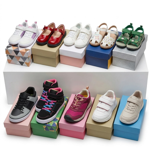 Lot de chaussures pour enfants avec autocollants magiques, styles variés : sandales en toile, baskets, chaussures plates Mary Jane, pour garçons et filles - Product Image 3