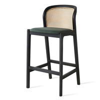 Chaise de bar au design minimaliste et simple, avec cadre en bois massif, dossier en rotin et assise rembourrée, pour bar à domicile ou cuisine