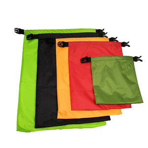 Set di 6 Sacche Impermeabili Ultraleggere per Escursionismo, Nuoto e Nautica - Product Image 4