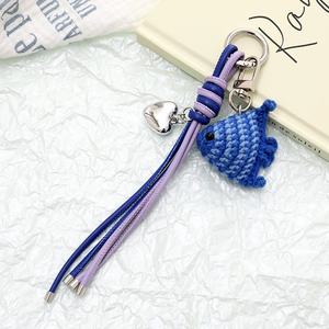 Llavero de macramé hecho a mano con forma de pez, accesorio de moda para mujer, borla larga de cuero PU, accesorios de ropa, llavero de ganchillo con forma de animal para niñas - Product Image 6