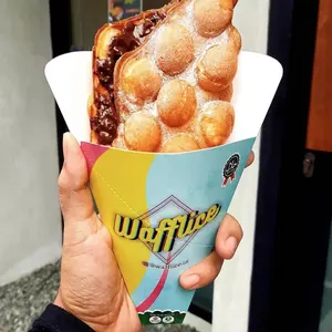 Porte-churros en papier cône jetable bulle oeuf gaufre boîte d'emballage crêpe frites V forme cônes inférieurs porte-crème glacée