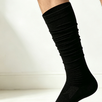 Chaussettes de compression montantes personnalisées avec logo imprimé, douces, respirantes, à soutien gradué, pour le voyage et la course à pied – Vente en gros directe usine
