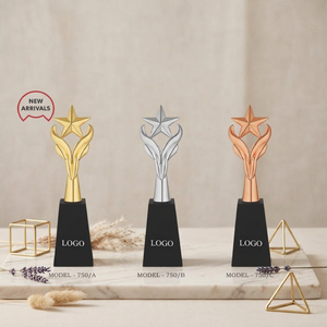 Trofeos y Placas de Metal Fundido a Presión Personalizados con Grabado de Logotipo, Técnica de Fundición para Eventos Empresariales, Base de Madera Negra - Product Image 1