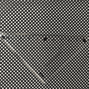 Tela de Malla Transpirable Personalizada en Blanco y Negro, Precio de Fábrica, 100% Poliéster de Punto, para Uso en la Industria de Prendas de Vestir para Exteriores - Product Image 2