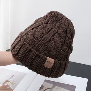 Chapeau d'hiver unisexe en tricot avec doublure en fourrure et motif de feuille d'érable brodé en 3D, bonnet pour hommes et femmes, chaud et décontracté - Product Image 6