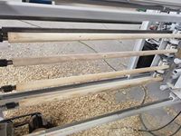 Machine entièrement automatique pour la fabrication de manches de houes, machine de façonnage de manches en bois à 4 stations pour manches de houes/haches