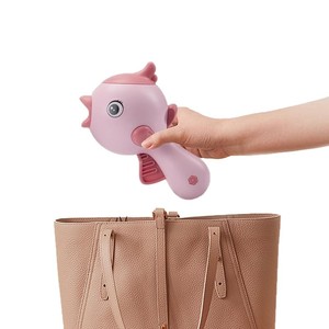 Lanzador de Golosinas para Gatos, Juguete de Plástico Amarillo y Rosa de 500g, para Entrenamiento Interactivo con Mecanismo de Tiro y Presión - Product Image 3