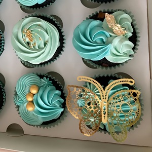 ของตกแต่งเค้กอะคริลิคสีทองรูปผีเสื้อ น้ำผึ้งและรสหวาน แบบสองด้าน สำหรับตกแต่งเค้กวันเกิด - Product Image 2