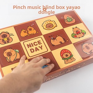 Nuevo Juguete de Peluche de Capibara con Perforadora Divertida, Caja Sorpresa, para Mayores de 14 Años, Unisex, Animación China - Product Image 4