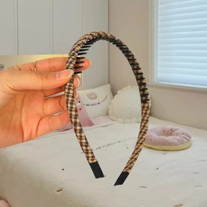 Diadema con diseño a cuadros y dientes antideslizantes para mujer, uso diario, para lavarse la cara y peinar el cabello - Product Image 4