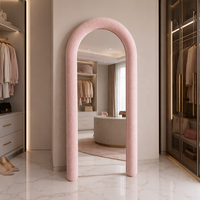 Miroir sur pied moderne en velours Teddy arqué, entièrement recouvert de flanelle Sherpa, pour la décoration de chambre à coucher