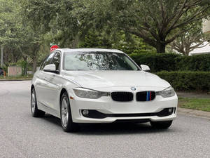 ขายส่งรถยนต์มือสองปี 2014 รุ่น 3 Series 320i AWD เบาะหนัง พวงมาลัยซ้าย กล้องมองหลัง รถเก๋ง 4 ประตู ไฟหน้า LED R17 จอสัมผัส หลังคาซันรูฟ - Product Image 4