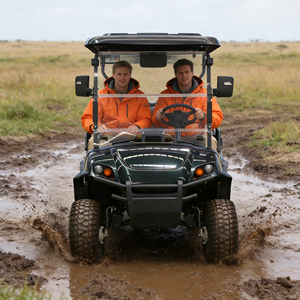 Voiture de golf 4 places à carrosserie en acier inspirée des motos tout-terrain, avec une grande garde au sol et des pneus tout-terrain. - Product Image 1