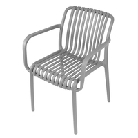 Chaises de restaurant d'extérieur en plastique empilables pour le café et les loisirs, pratiques pour la restauration en gros