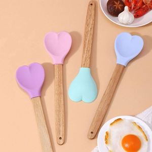 Espátula de silicona Love Kitchen de alto valor estético con mango largo, apta para lavavajillas, utensilio para mezclar y hornear. - Product Image 1