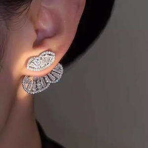 Pendientes de Mariposa en Oro Blanco con Cristales de Estrás y Engaste de Garra, Joyería de Moda Romántica para Mujer - Product Image 5