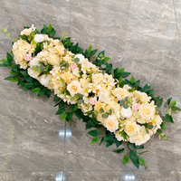 Composition florale de roses artificielles en soie, guirlande suspendue, simulation réaliste, vente chaude, décoration de mariage, chemin de table de fleurs artificielles fait main