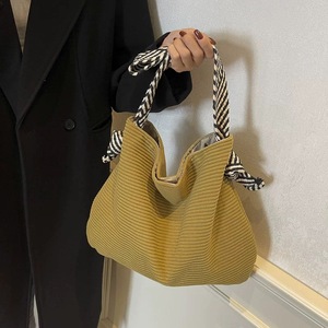 Sac à bandoulière pour <span class=keywords><strong>femme</strong></span> en velours côtelé, grand espace, simple et tendance, idéal pour le shopping, collection Sunday Best 2026, durable et fiable - Product Image 2