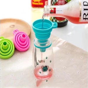 Embudo plegable de silicona, telescópico, plegable con asa para uso en la cocina, color aleatorio - Product Image 2