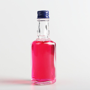 Botella de Vidrio Pequeña de 50 ml con Tapa para <span class=keywords><strong>Bebidas</strong></span> Alcohólicas, Jugos, Licores, Vino, Whisky, Muestras - Product Image 4