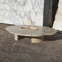 Table basse de luxe sculpturale en marbre Dream Home, plateau irrégulier organique avec trou central unique, en pierre naturelle pour salon