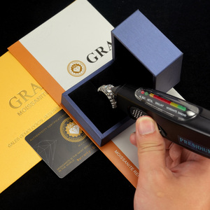 แหวนมอสซาไนต์ Goldleaf S925 ทรงกลม D VVS ดีไซน์คลาสสิก สำหรับงานหมั้น งานแต่งงาน งานเลี้ยงฉลองครบรอบ ของขวัญเครื่องประดับสำหรับทุกเพศ - Product Image 3