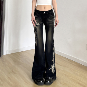 Jean en denim délavé brodé, coupe évasée taille basse pour femme, détails floraux rétro, style Y2K, pantalon décontracté polyvalent - Product Image 1