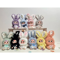 Caja Sorpresa de Peluche de Animales de Poliéster Suave, Colección Baby Three Lily Rabbit Town, con Llavero y Tarjeta de Identificación para Decoración de Bolsos