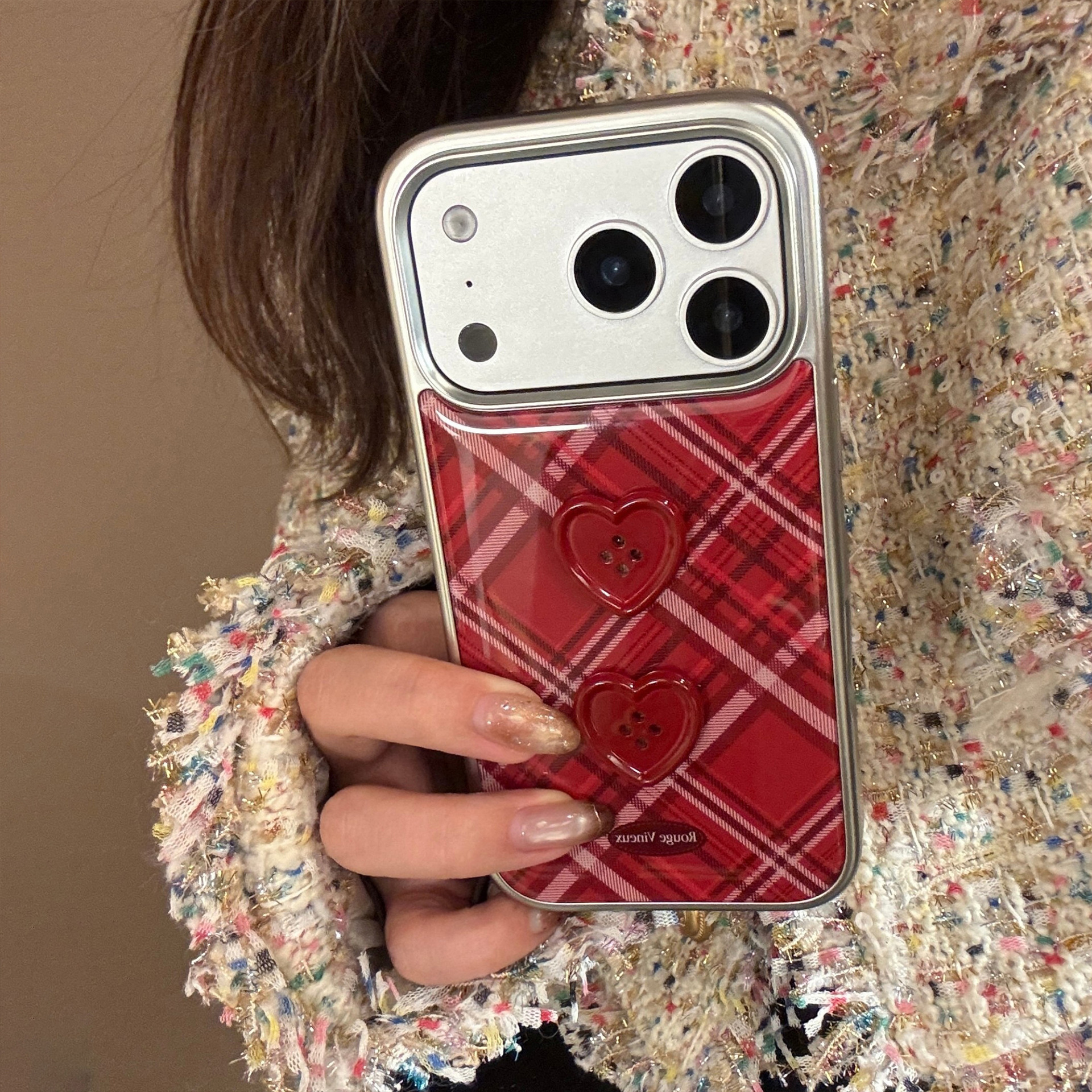 Silver-edged red plaid 3D heart button