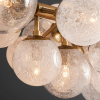 Laiton bruni, bronze et aluminium avec globes en verre soufflé à la main Couleur dorée Lustre linéaire moderne