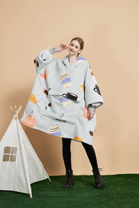 Couverture à capuche surdimensionnée personnalisée en usine de Chine Couverture de sweat-shirt Sherpa de qualité supérieure pour adultes Couverture portable géante confortable - Product Image 3