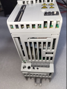 E84AVSCE7514SX0 3 เฟส 0.75kW 2.4A - 8400 สเตทไลน์ - Product Image 5