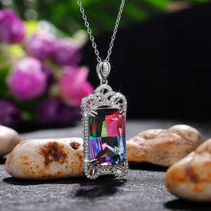 Collana con Pendente in Quarzo Arcobaleno, Argento 925 Placcato Rodio, Cristallo con Incastonatura a Castone, Catena a Maglia Box, Lusso da Donna per Feste - Product Image 1