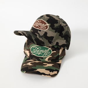 Casquette de baseball <span class=keywords><strong>snapback</strong></span> à 5 panneaux structurée avec patch brodé personnalisé à motif camouflage - Product Image 1