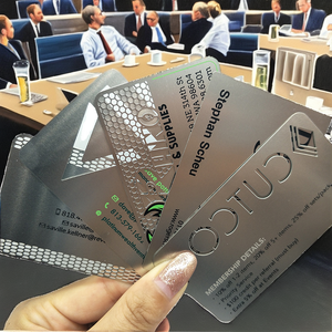 Tarjeta de Crédito Magnética de Acero Inoxidable Brillante a Precio Económico, Tamaño de Tarjeta de Crédito, Impresa en Relieve con Diseño de Logotipo/Gráfico - Product Image 2