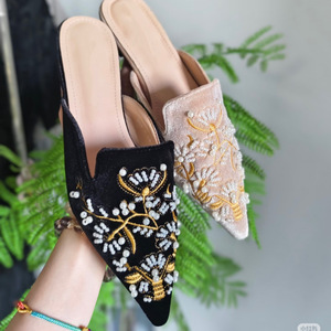 Sandalias de Verano 2026, Nuevo Estilo, con Flores Bordadas, Punta Cubierta, Medias Pantuflas, Transpirables, Ligeras, de Terciopelo - Product Image 1