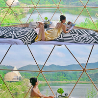 Dôme de glamping de luxe imperméable à usage toutes saisons avec salle de bain privée et kitchenette pour séjours en plein air de type hôtelier