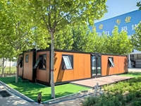 Maison conteneur certifiée de 40 pieds, extensible et pliable, avec panneau mural personnalisé en grain de bois