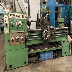 Tour à métaux manuel de haute précision avec tête à engrenages, mandrin à 3 mors et grand alésage d'axe pour le tournage des métaux - Product Image 4