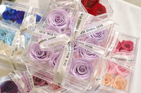 Vente en gros de rose conservée dans une boîte à bijoux en acrylique à double porte prix rose éternelle dans une boîte à bijoux en acrylique pour offrir des cadeaux