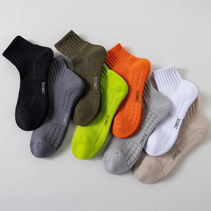 Chaussettes de course à pied de basket-ball à coupe <span class=keywords><strong>basse</strong></span> pour hommes, courtes, en coton, absorbant la sueur, respirantes, à la <span class=keywords><strong>taille</strong></span>, serviette de printemps et d'été. - Product Image 1