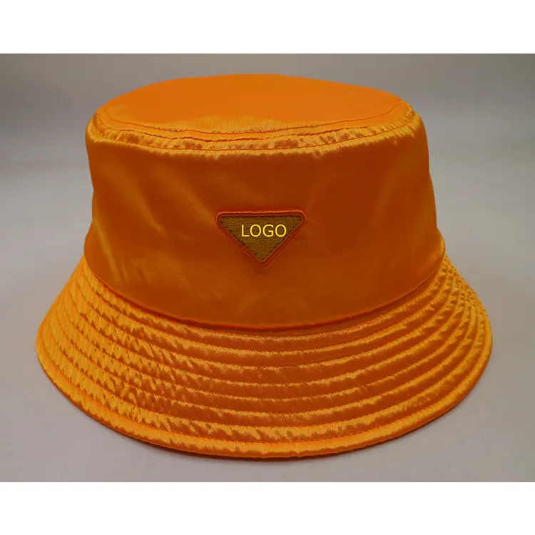 Chapéu feminino estilo bucket hat, chapéu feminino de cetim, seda, logotipo da marca famosa